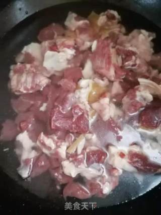 红烧羊腿肉的做法步骤：2