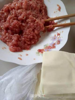 鲜肉馄饨的做法步骤：2