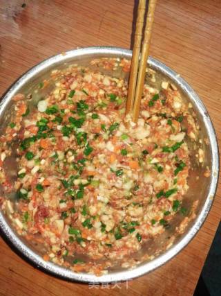 鲜肉蒸饺的做法步骤：1