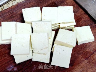 鱼香豆腐的做法步骤：1