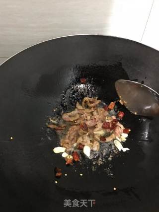 芹菜炒肉丝的做法步骤：2