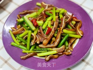 蒜苗炒猪耳的做法步骤：7