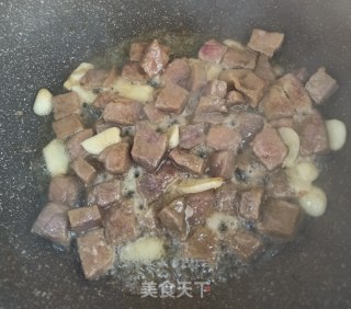 黑椒土豆牛肉粒的做法步骤：4
