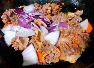 洋葱胡萝卜爆炒鸭胗的做法步骤：8