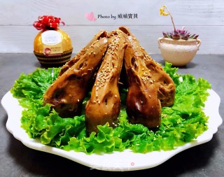 卤鸭头的做法步骤：11