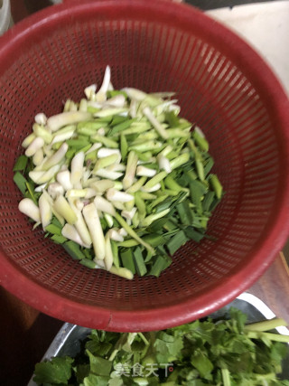 蒜苗五花肉的做法步骤：2