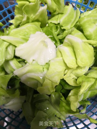 炝炒莲花白的做法步骤：1