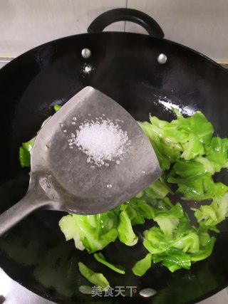 炝炒莲花白的做法步骤：4