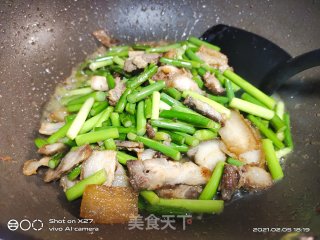 蒜薹炒五花肉的做法步骤：4
