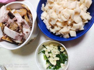 五花肉炒莲藕的做法步骤：1