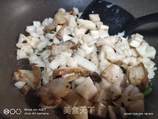 五花肉炒莲藕的做法步骤：3