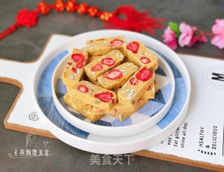 新年必备糖果！越嚼越香的咸蛋黄草莓牛轧糖的做法步骤：15