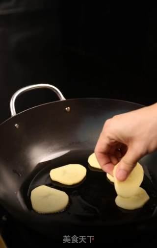 糟辣干锅土豆片的做法步骤：2