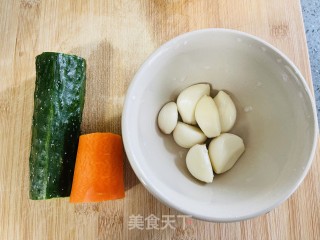 咸鲜可口的咸蛋黄豆腐羹的做法步骤：1