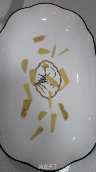 蒸鲈鱼的做法步骤：2