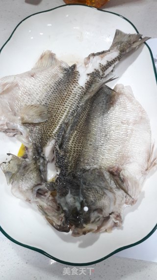 蒸鲈鱼的做法步骤：5