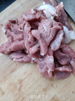 精肉小炖冻芸豆角的做法步骤：2