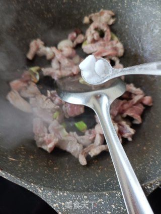 精肉小炖冻芸豆角的做法步骤：7