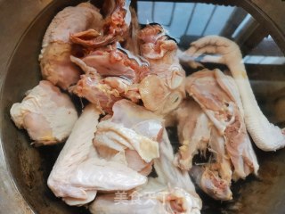 竹笋炖鸡汤的做法步骤：1