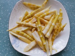 竹笋炖鸡汤的做法步骤：4