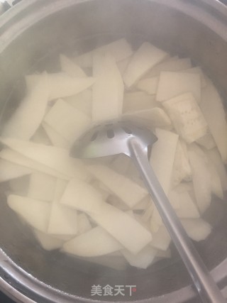 冬笋炒腊肠的做法步骤：5