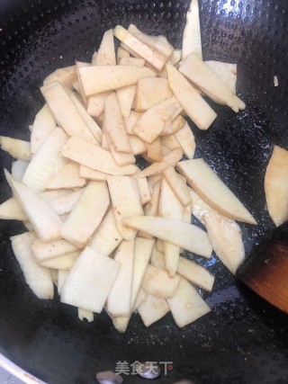 冬笋炒腊肠的做法步骤：6
