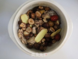 当心倒春寒❤️来碗隔水清炖香菇鸡汤提高机体免疫力❗️汤清味鲜的做法步骤：4