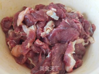 尖椒炒驴肉的做法步骤：1