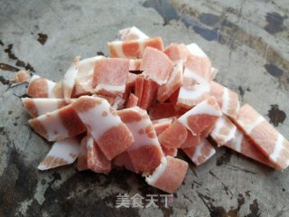 黑木耳荸荠炒肉片的做法步骤：1