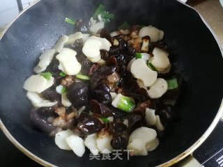 黑木耳荸荠炒肉片的做法步骤：10