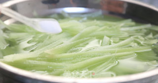 炝炒莴笋藜麦饭的做法步骤：3