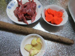 铁棍山药鹌鹑汤的做法步骤：1