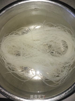凉拌三丝的做法步骤：1