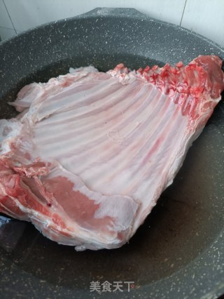 “香辣菜”香辣烤羊排的做法步骤：1