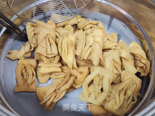 翻花油果子的做法步骤：16