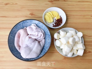 暖身养胃的山药猪肚汤的做法步骤：1