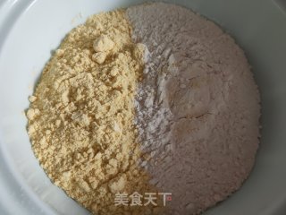 玉米面野菜鸡蛋蒸饺的做法步骤：2