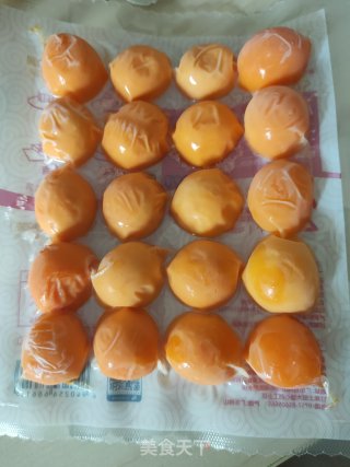 蛋黄酥的做法步骤：1
