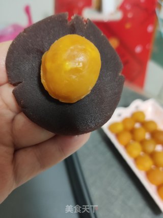 蛋黄酥的做法步骤：3