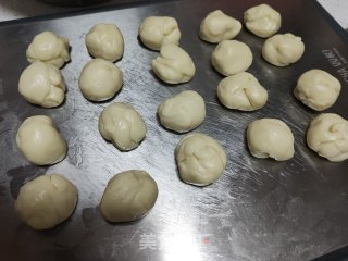蛋黄酥的做法步骤：12
