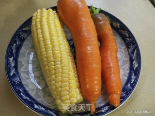 胡萝卜炒玉米的做法步骤：1