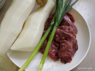 白萝卜炒牛肉的做法步骤：1