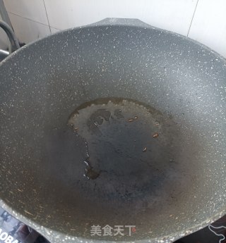 荷兰豆炒麻辣肠的做法步骤：4