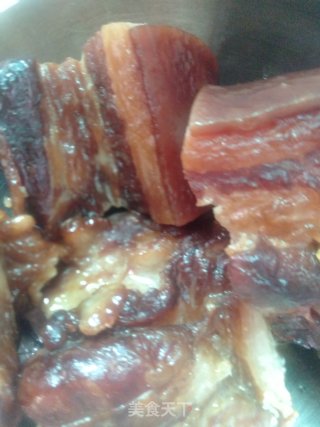 蒜苗炒腊肉的做法步骤：1