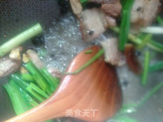 蒜苗炒腊肉的做法步骤：9