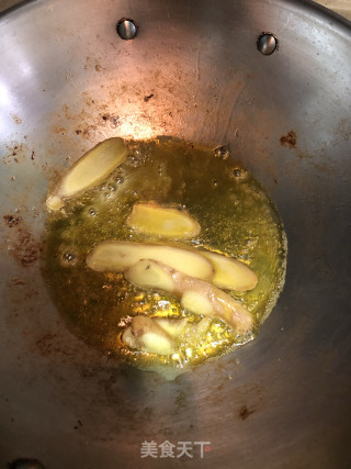 三菇烧土鸡的做法步骤：2