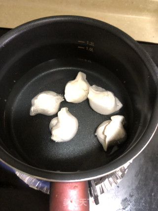 红油菠菜饺的做法步骤：1