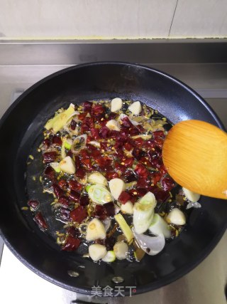 辣炒鸡肉的做法步骤：2