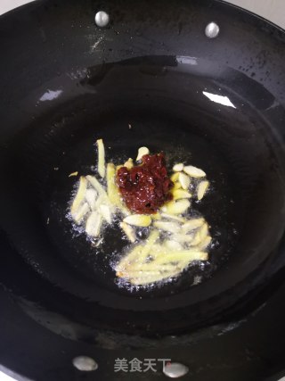 豆瓣鲫鱼的做法步骤：3
