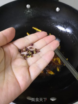豆瓣鲫鱼的做法步骤：4